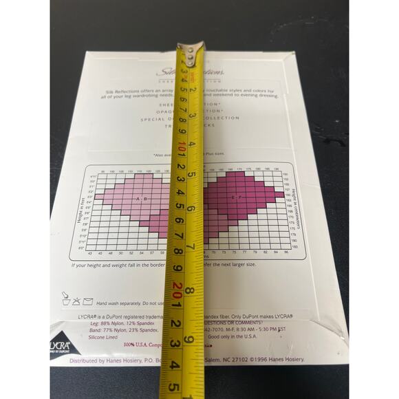 Hanes Silk Reflection NWT Sheer Collection Sandal Foot Size AB Jet - Picture 3 of 4